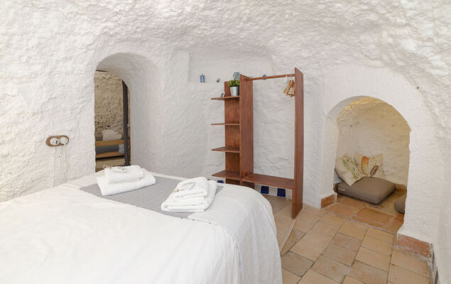 Cueva de Lindaraja - Photo 16